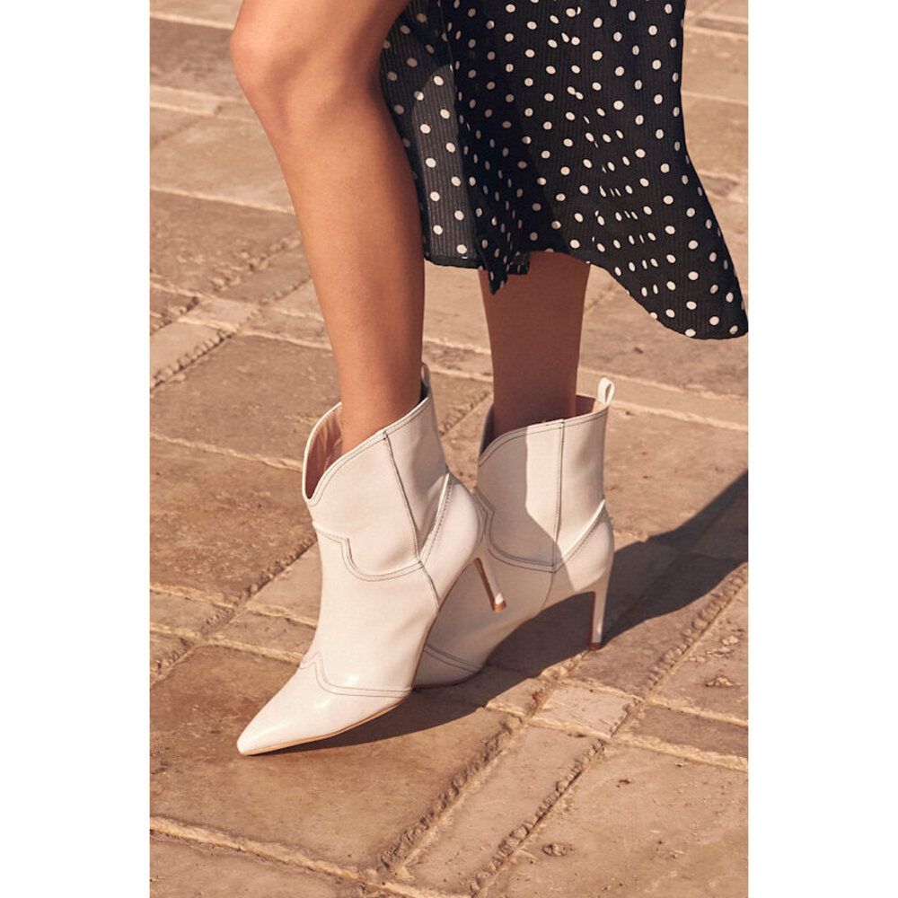 Lulus Luglyn White Pointed-toe Ankle Booties - Size 6